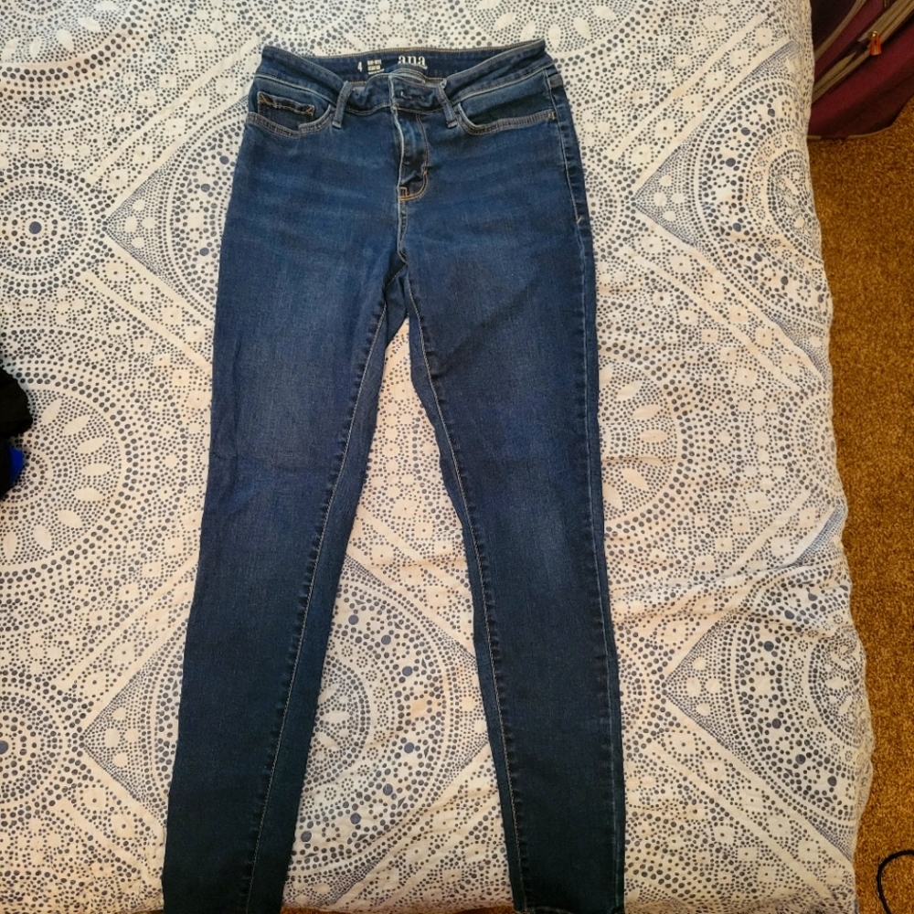 A.N.A. mid-rise jegging size 4
